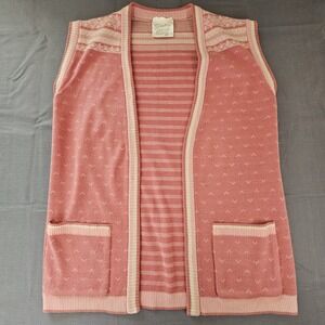 Country Casuals open face knit cardigan vest with pockets.